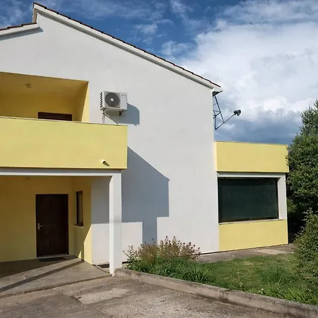 Nensi, Sleeps 2 Appartement