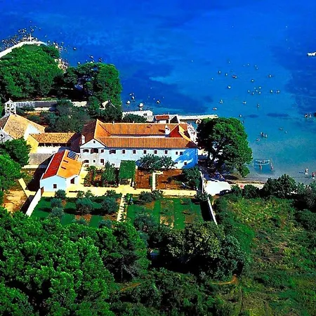 Nensi, Sleeps 2 Appartement